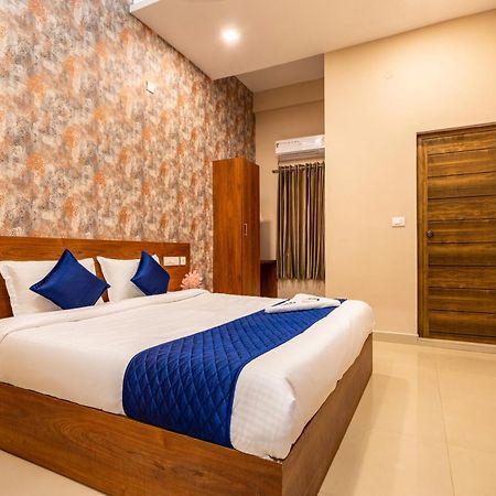 ホテル Yaad Residency Kochi エクステリア 写真