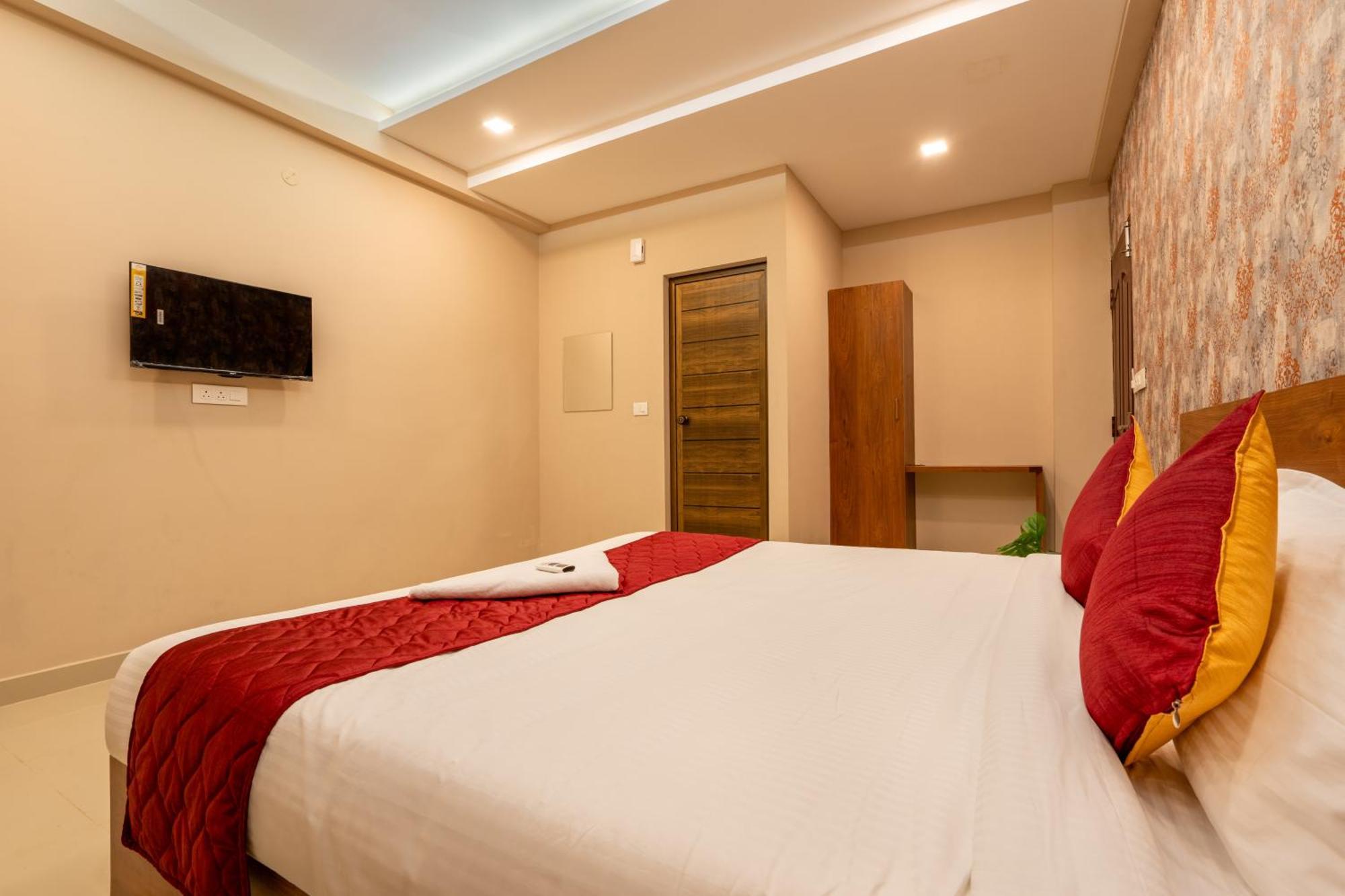 ホテル Yaad Residency Kochi エクステリア 写真