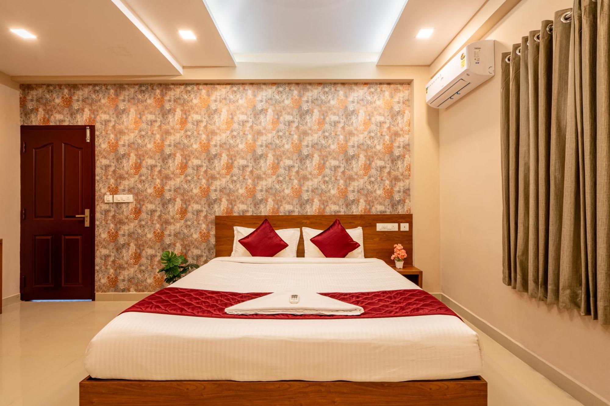ホテル Yaad Residency Kochi エクステリア 写真