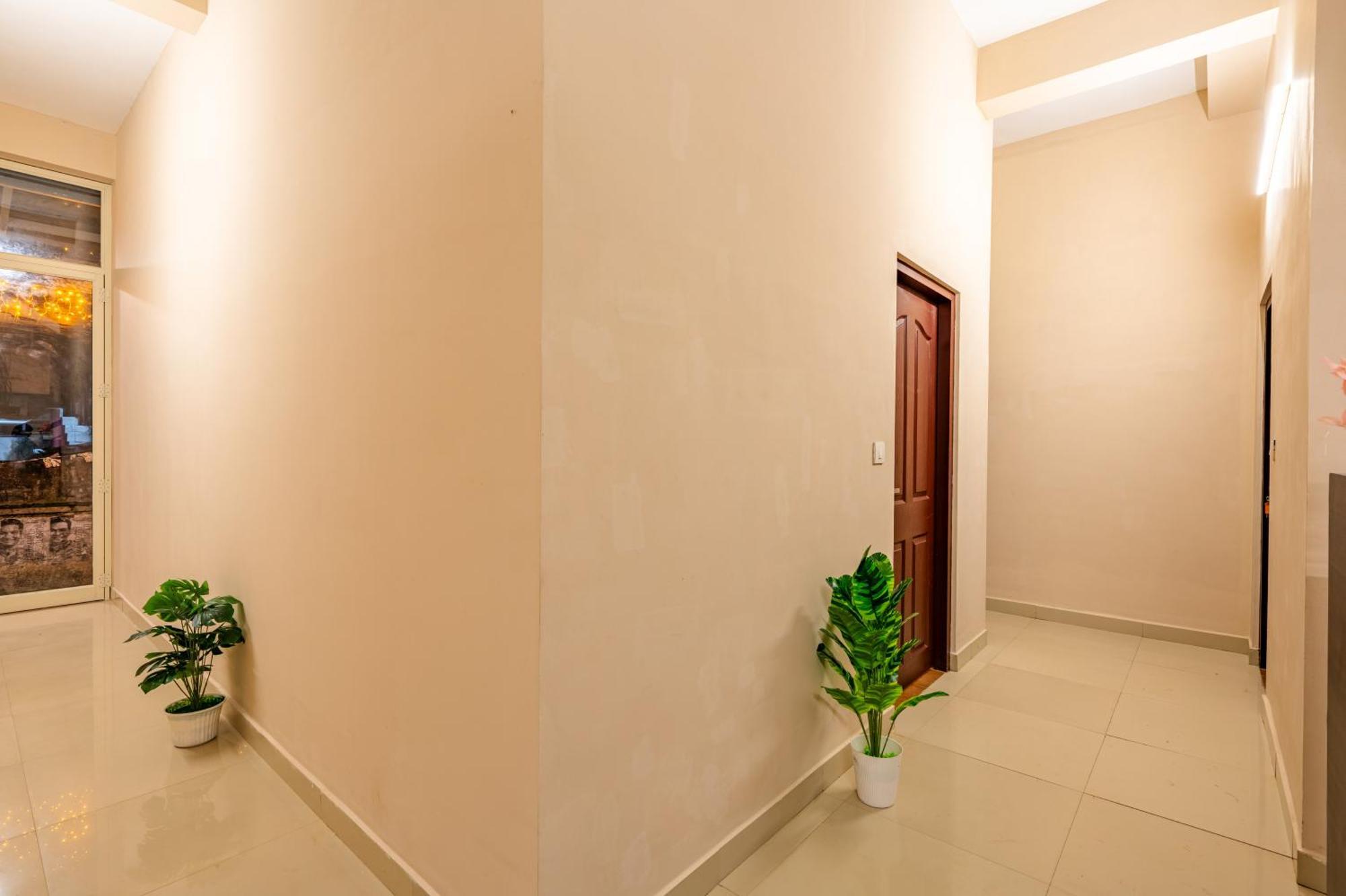 ホテル Yaad Residency Kochi エクステリア 写真