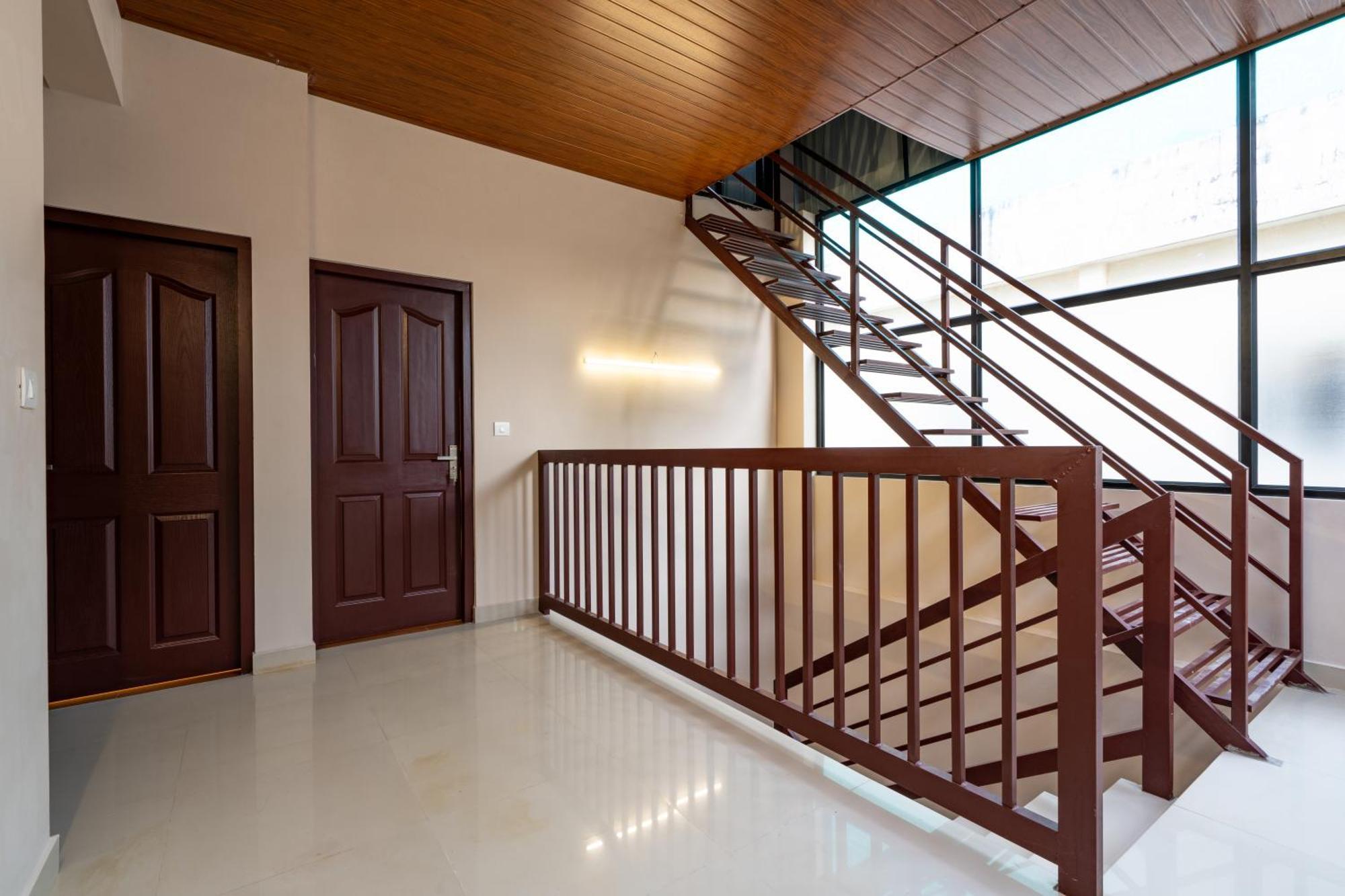 ホテル Yaad Residency Kochi エクステリア 写真