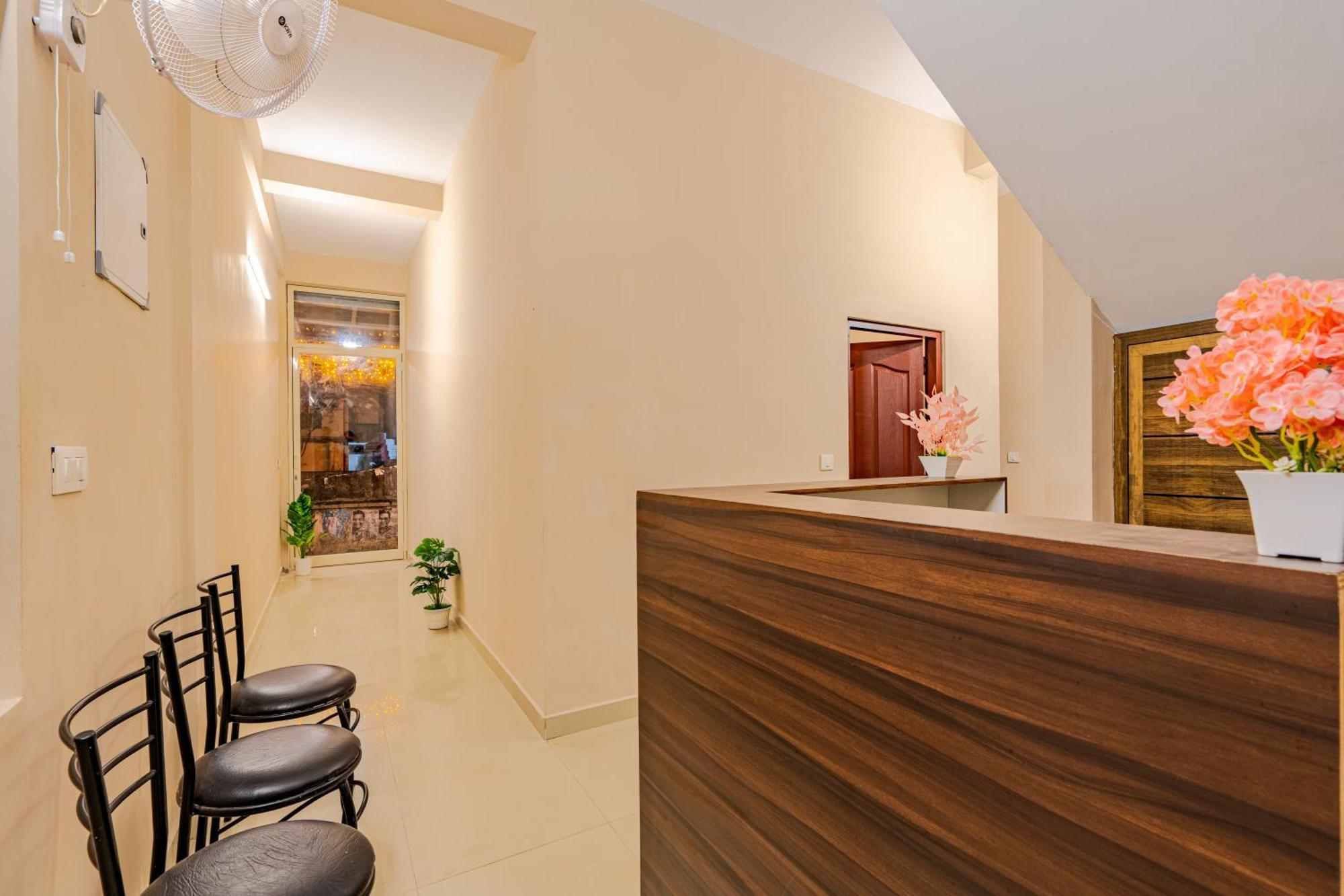 ホテル Yaad Residency Kochi エクステリア 写真
