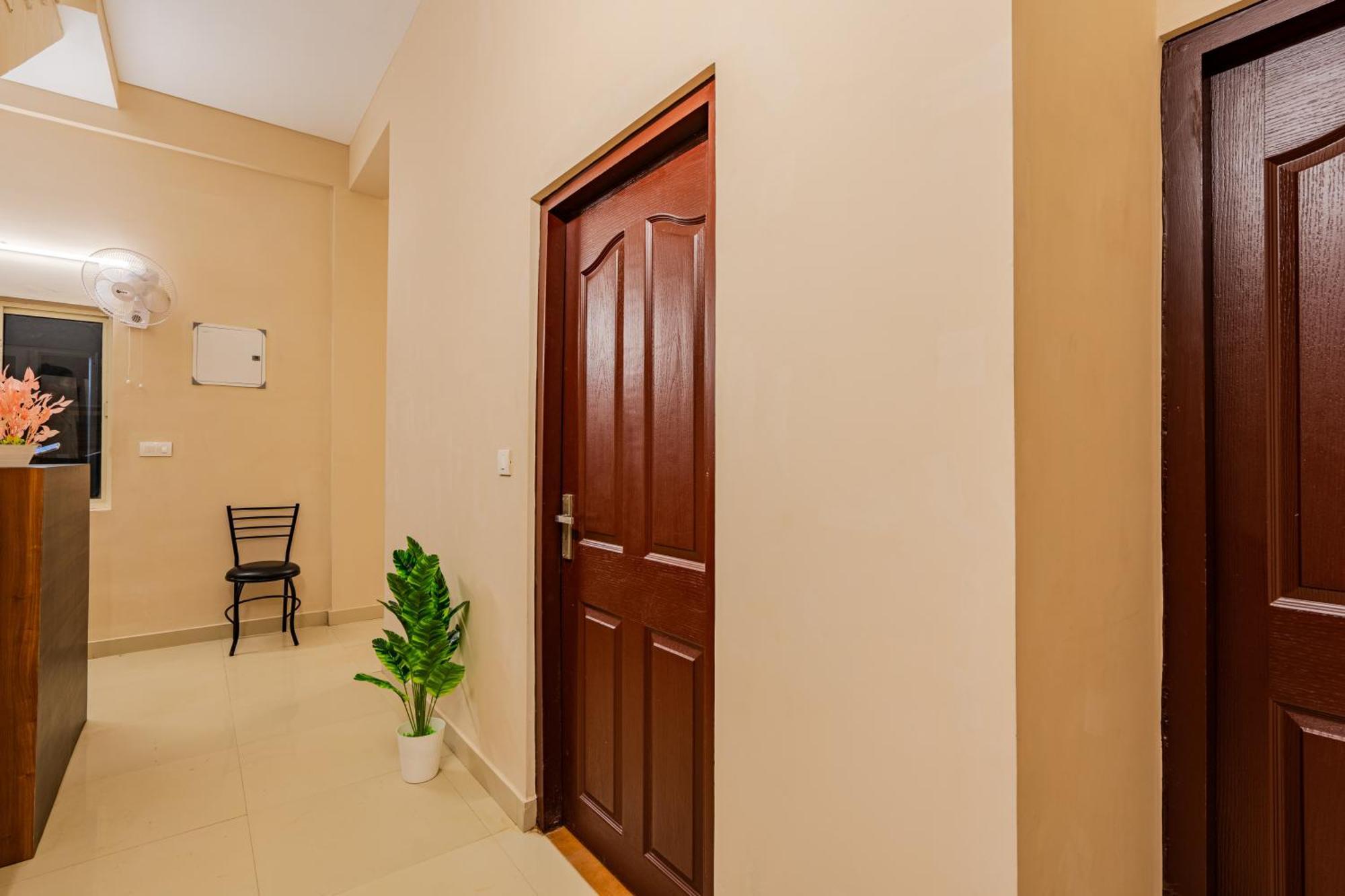 ホテル Yaad Residency Kochi エクステリア 写真